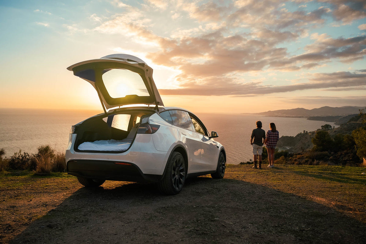 Snuuzu Camping-Matratze im Tesla Model Y