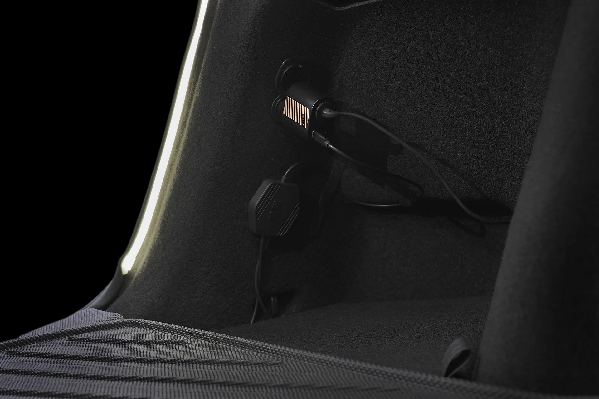 jowua-type-c-trunk-lighting-3-in-1-car-charger-model-y01_4000x@2x.progressive3.webp