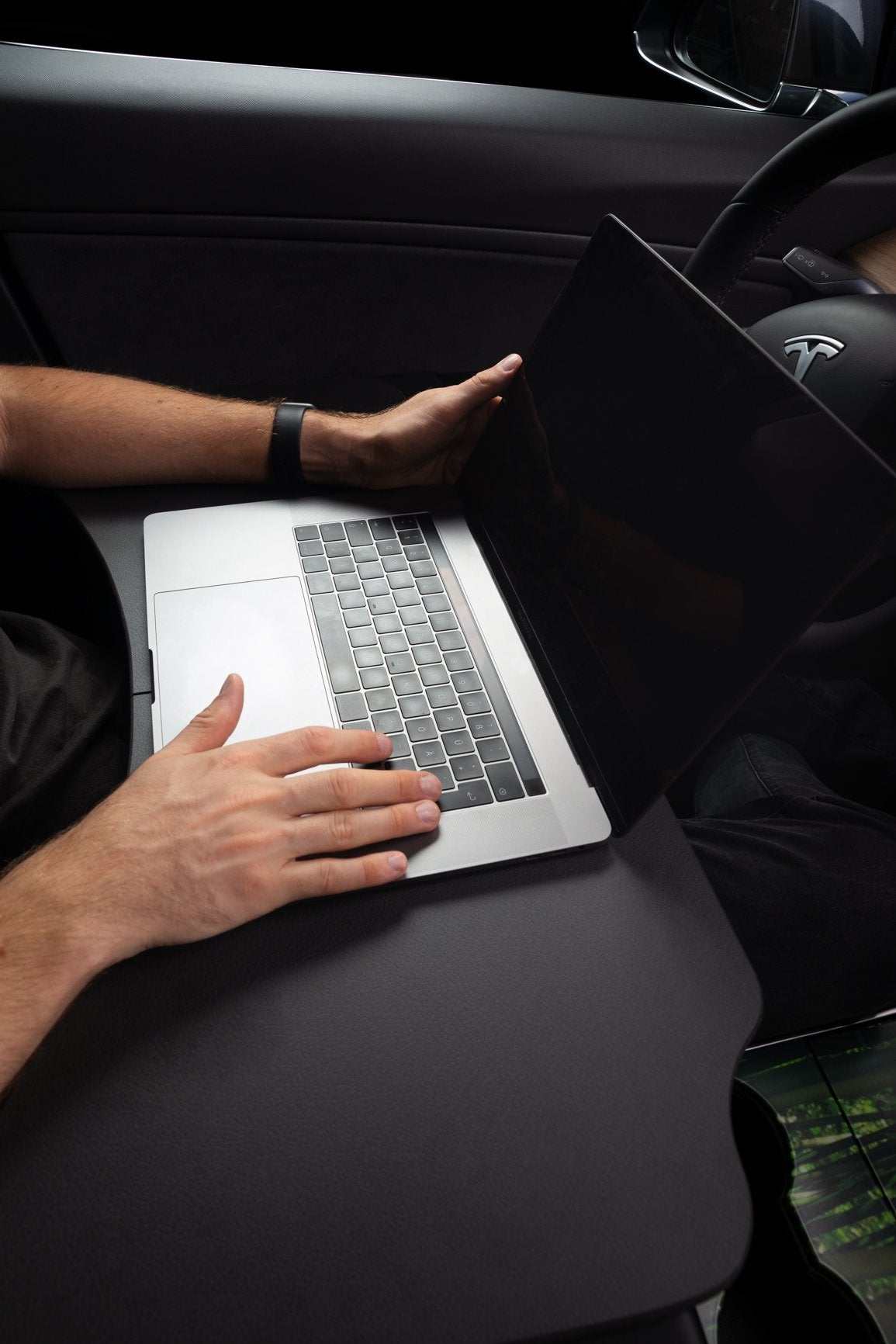Mobiler Arbeitstisch "TesmeX" für das Tesla Model 3/Y - Shop4Tesla
